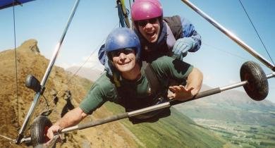 Hang-glider-in-Nepal 