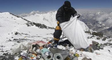 cleaning-in-everest 