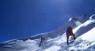 ascent of 8000m peak after quake 