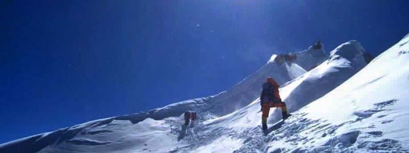 ascent of 8000m peak after quake