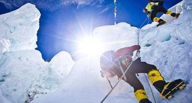 climbing-everest 