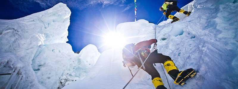 climbing-everest 
