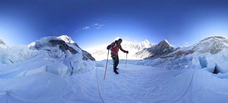 Ueli-Steck-seen-practicing-above-Camp-I 
